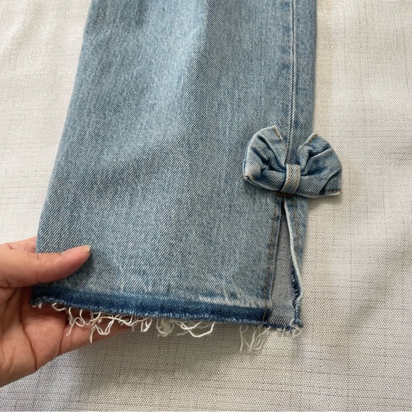 Levi's Wedgie Straight Jean With Bow Raw Hem High Rise Classic Denim Size 28 - Picture 9 of 14